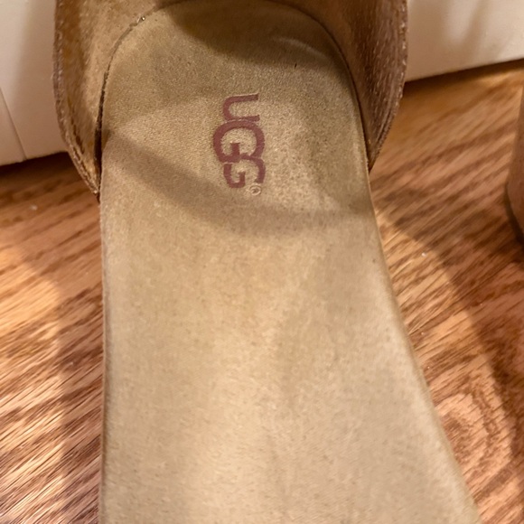 UGG Metallic Gold Leather Ankle-Strap Sandals - Picture 2 of 9